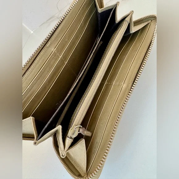 GUCCI GG Imprimé Leather Zip Around Wallet - Picture 8 of 12